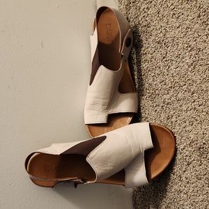 Ladies Bueno size 40 tan sandals